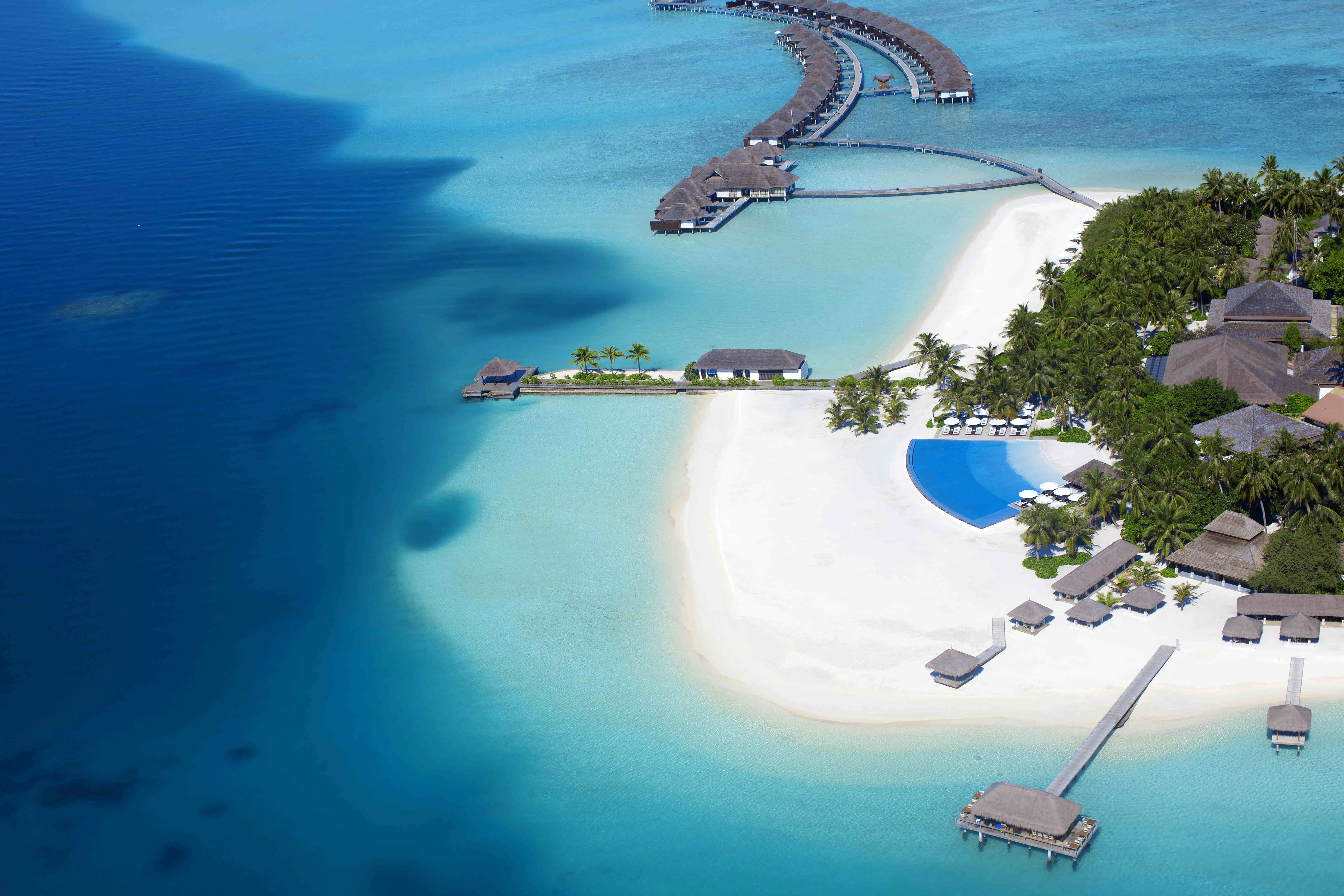 Остров удовлетворения. Остров Велассару на Мальдивах. Velassaru Maldives 5 Мальдивы. Velassaru Maldives 5 Южный Мале Атолл. Лааму Атолл Мальдивы.